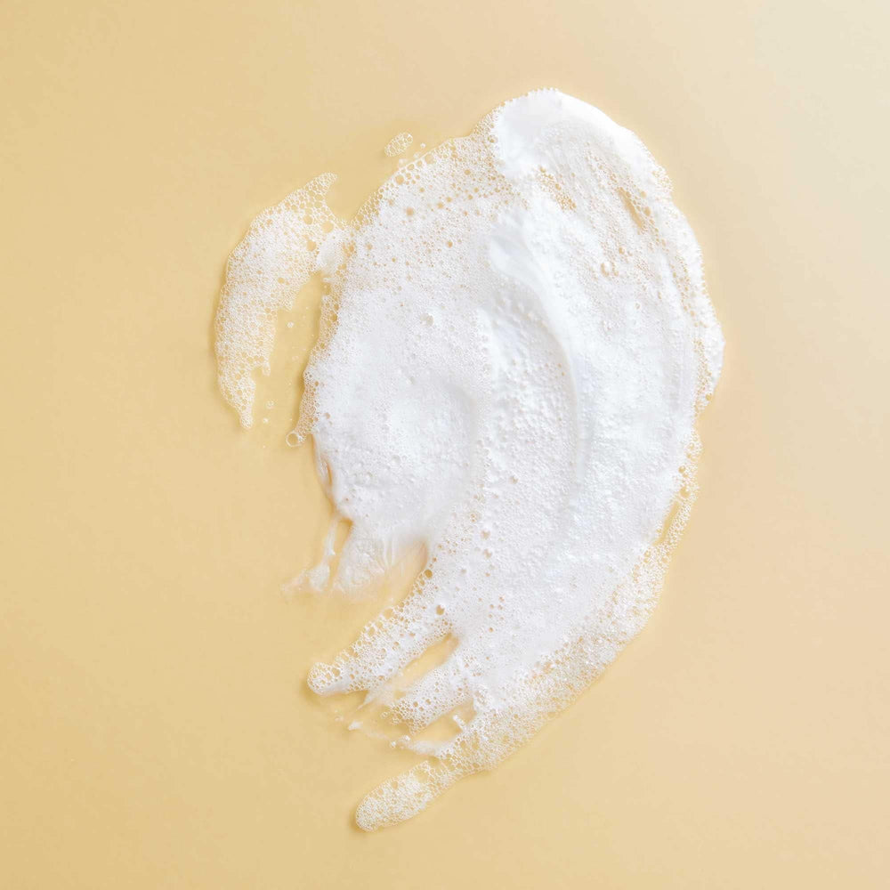 PATTERN Shampoing au miel, douceur naturelle pour cheveux bouclés.