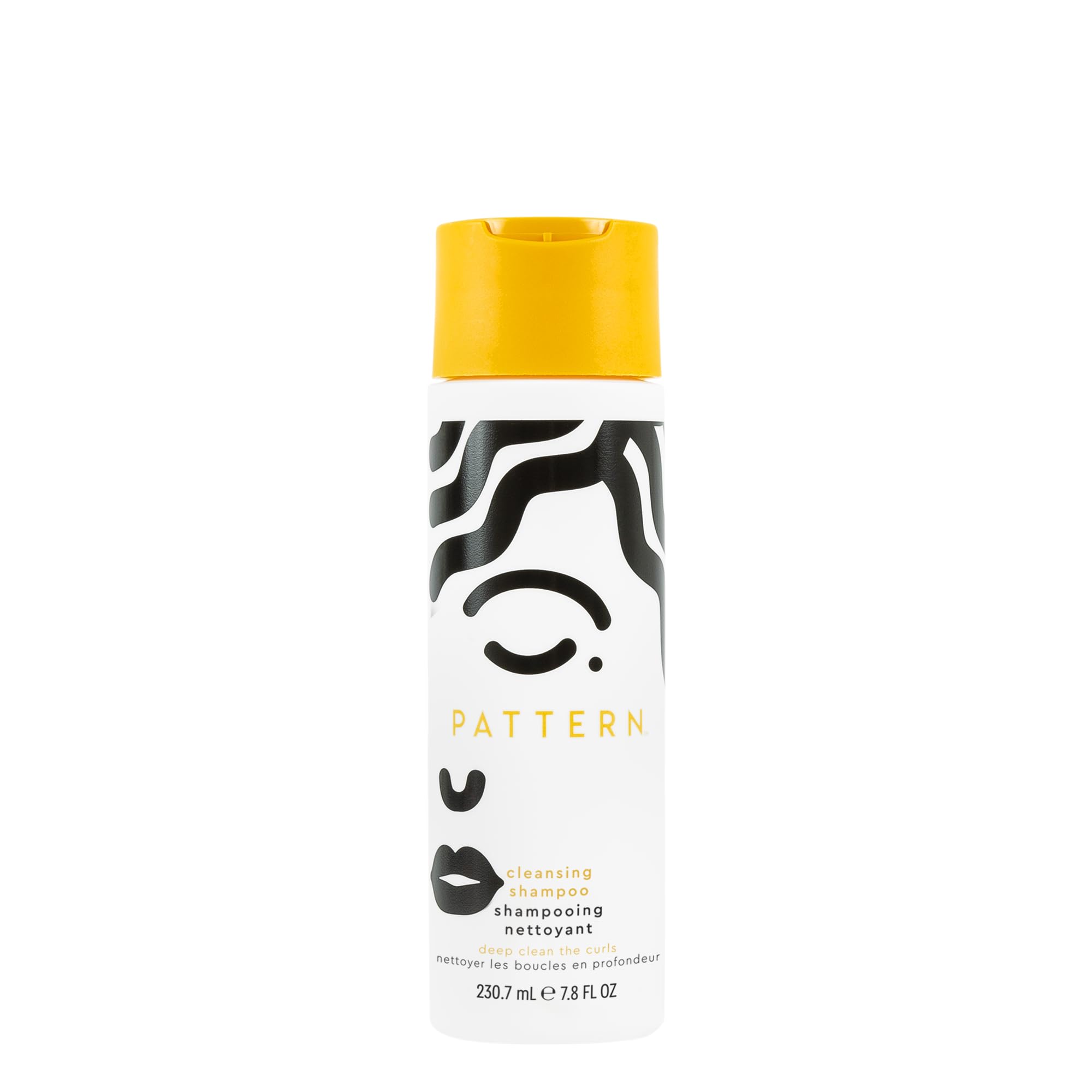 PATTERN Shampoing clarifiant en bouteille pour cheveux bouclés et propres.