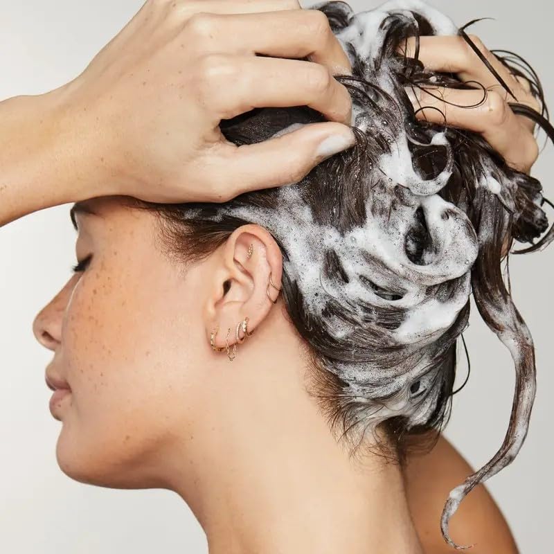 Awapuhi Wild Ginger HydraSoft Shampoo – texture soyeuse, cheveux doux après lavage.