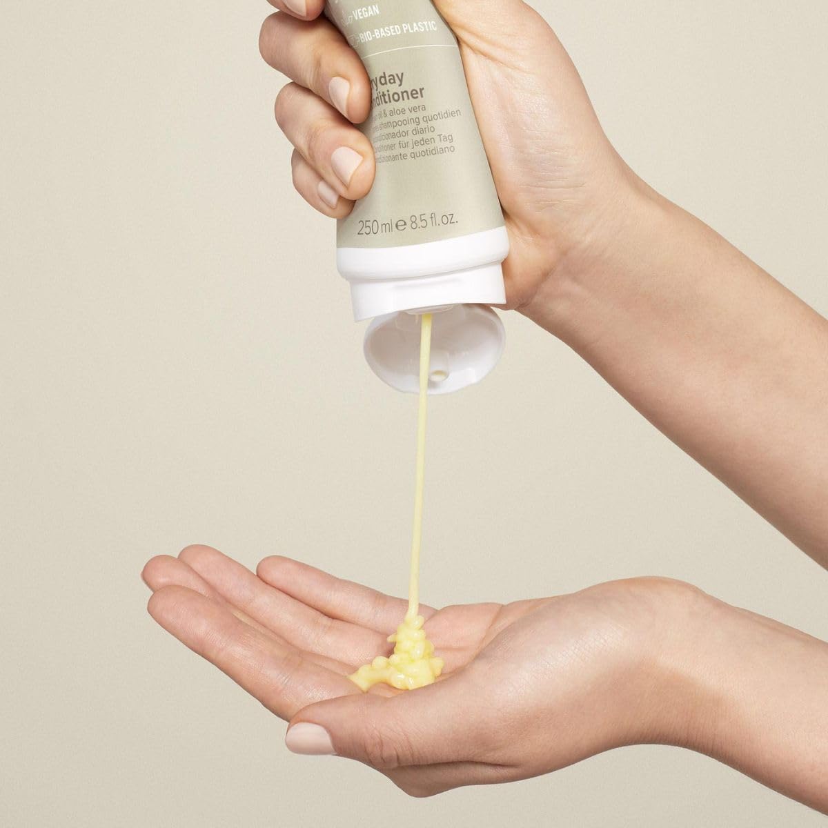 Paul Mitchell Après-shampooing Quotidien Clean Beauty, texture crème, nourrit les cheveux et apporte de la brillance naturelle