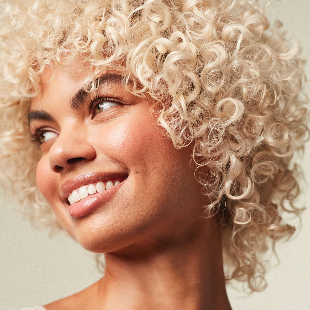 Protéine KerActive intégrée dans le shampooing Paul Mitchell Forever Blonde pour nourrir les cheveux