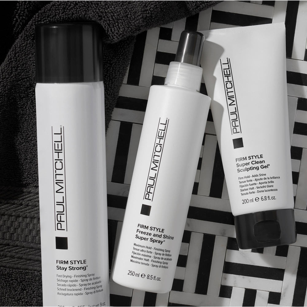 Look mouillé possible avec Paul Mitchell Freeze et Brillance, pour cheveux épais.