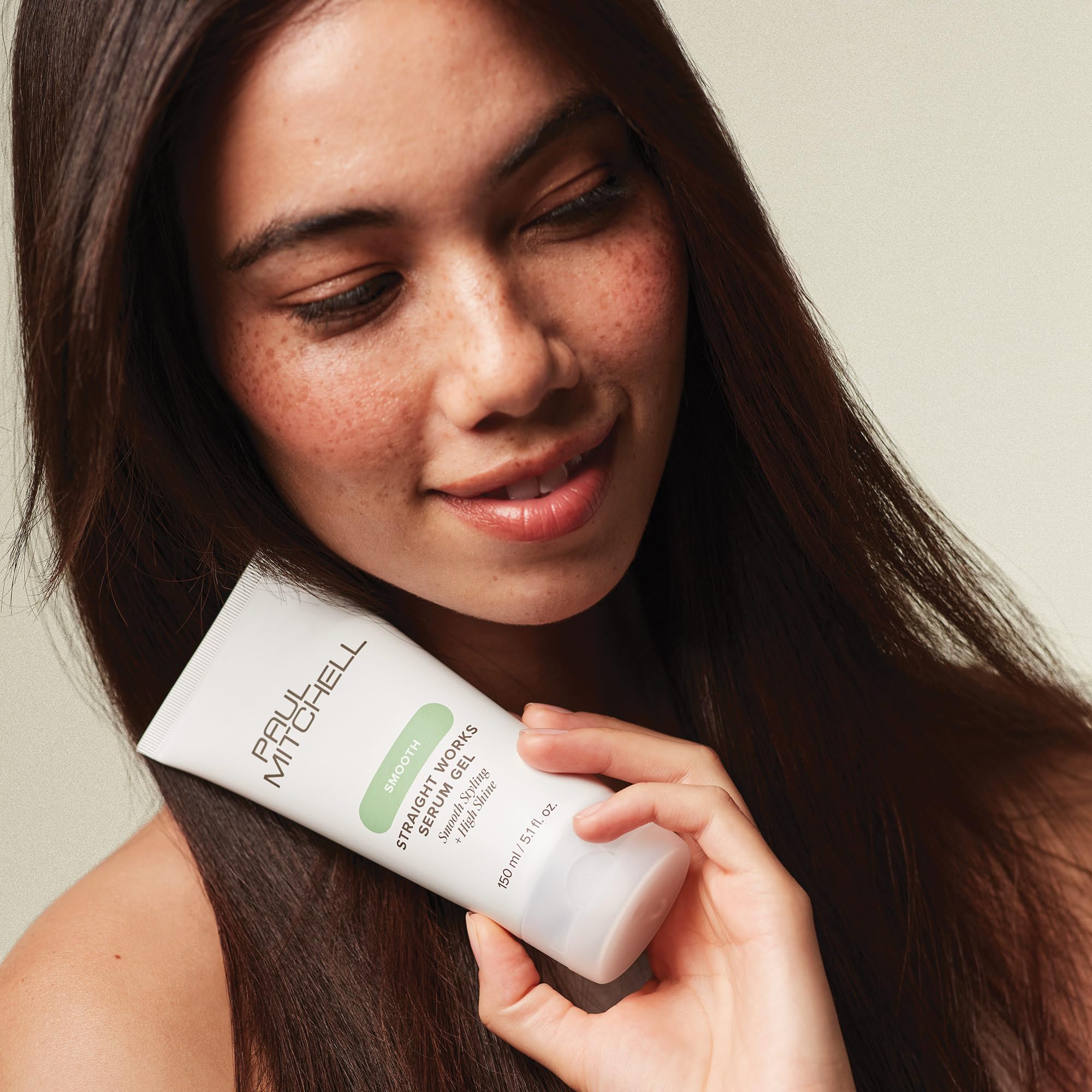 Paul Mitchell Straight Works: contrôle du frisage pour cheveux abîmés.