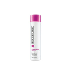 Shampooing Paul Mitchell Super Strong dans sa bouteille, prêt à revitaliser les cheveux abîmés.