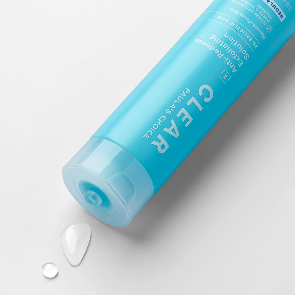 Application Paula's Choice CLEAR: texture fluide exfoliante qui agit en douceur.