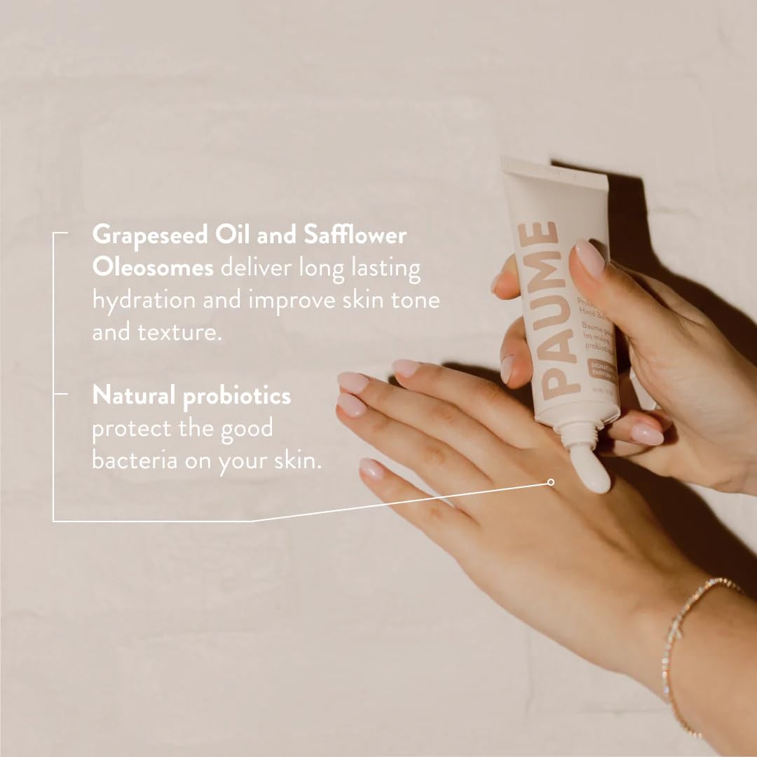 PAUME Probiotic Hand Balm offre une hydratation longue durée pour les mains sèches.