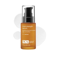 Sérum PCA SKIN Total Strength dans une bouteille-pompe, peut aider à hydrater et raffermir la peau.