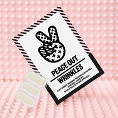 Patch microneedling PEACE OUT appliqué sur le visage pour lisser les ridules.