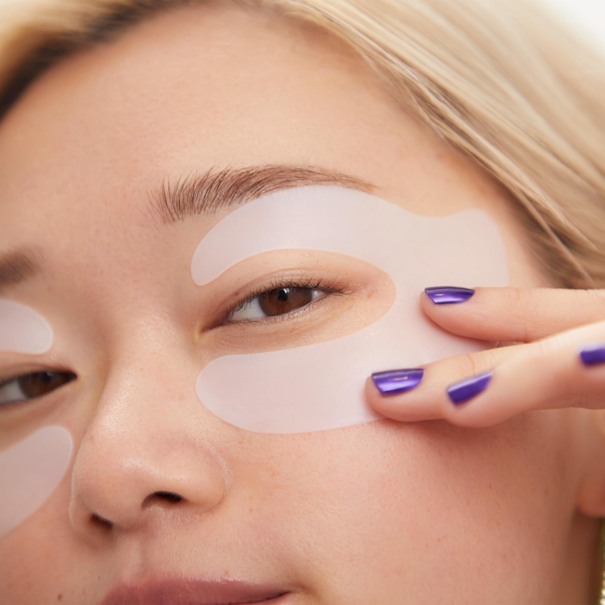 Texture lissage-peau autour des yeux avec Peace Out.
