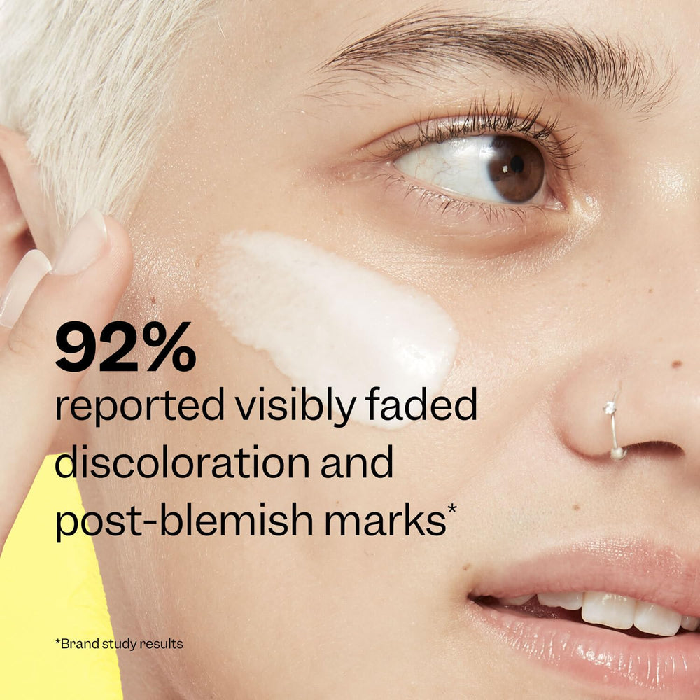 Niacinamide 4,5% dans Peach Slices clarifie et peut lisser les irrégularités.