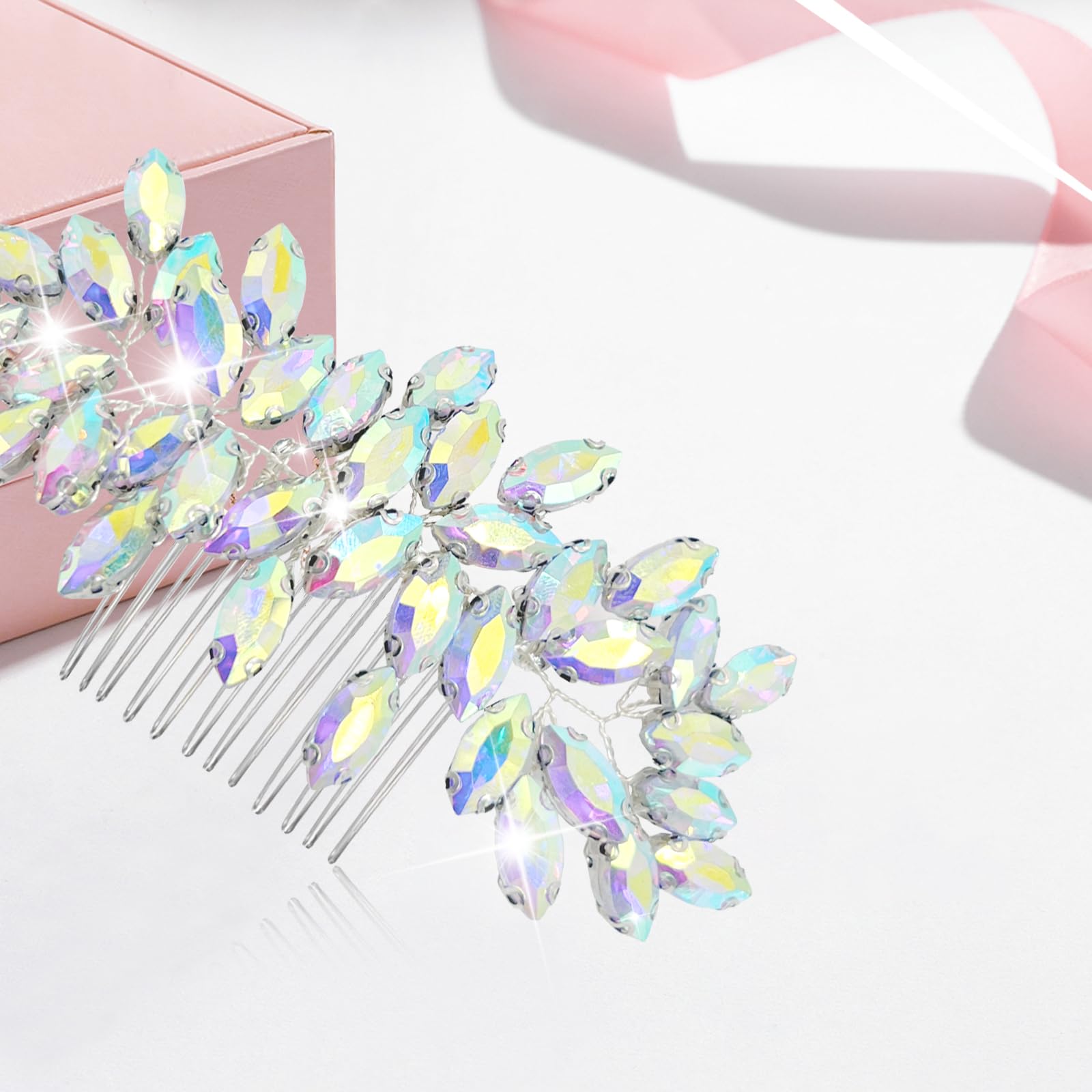peigne-strass-scintillant-durabilite assure une tenue fiable tout au long de la journée.