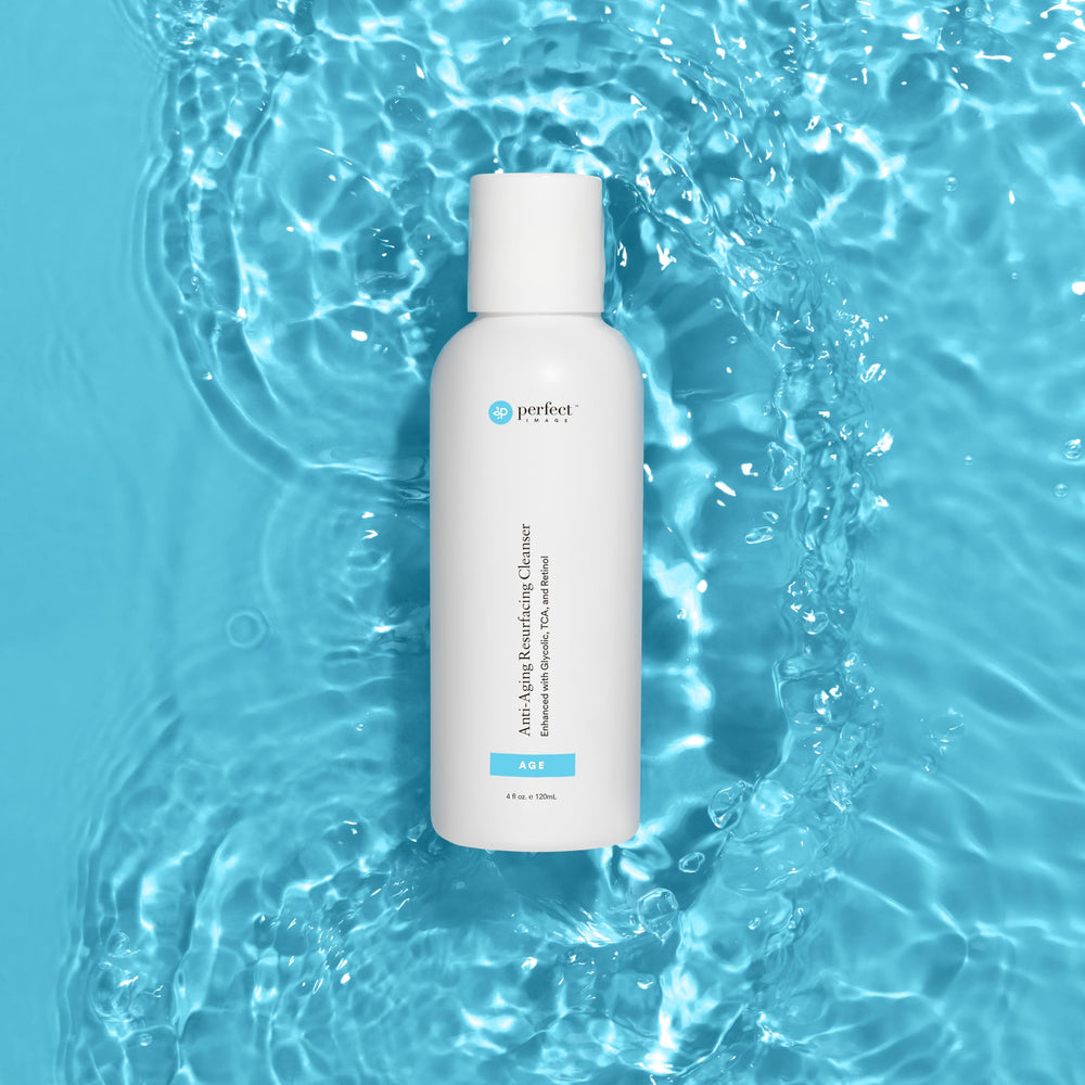 Green tea and tea tree oil blend supports refreshing skin.