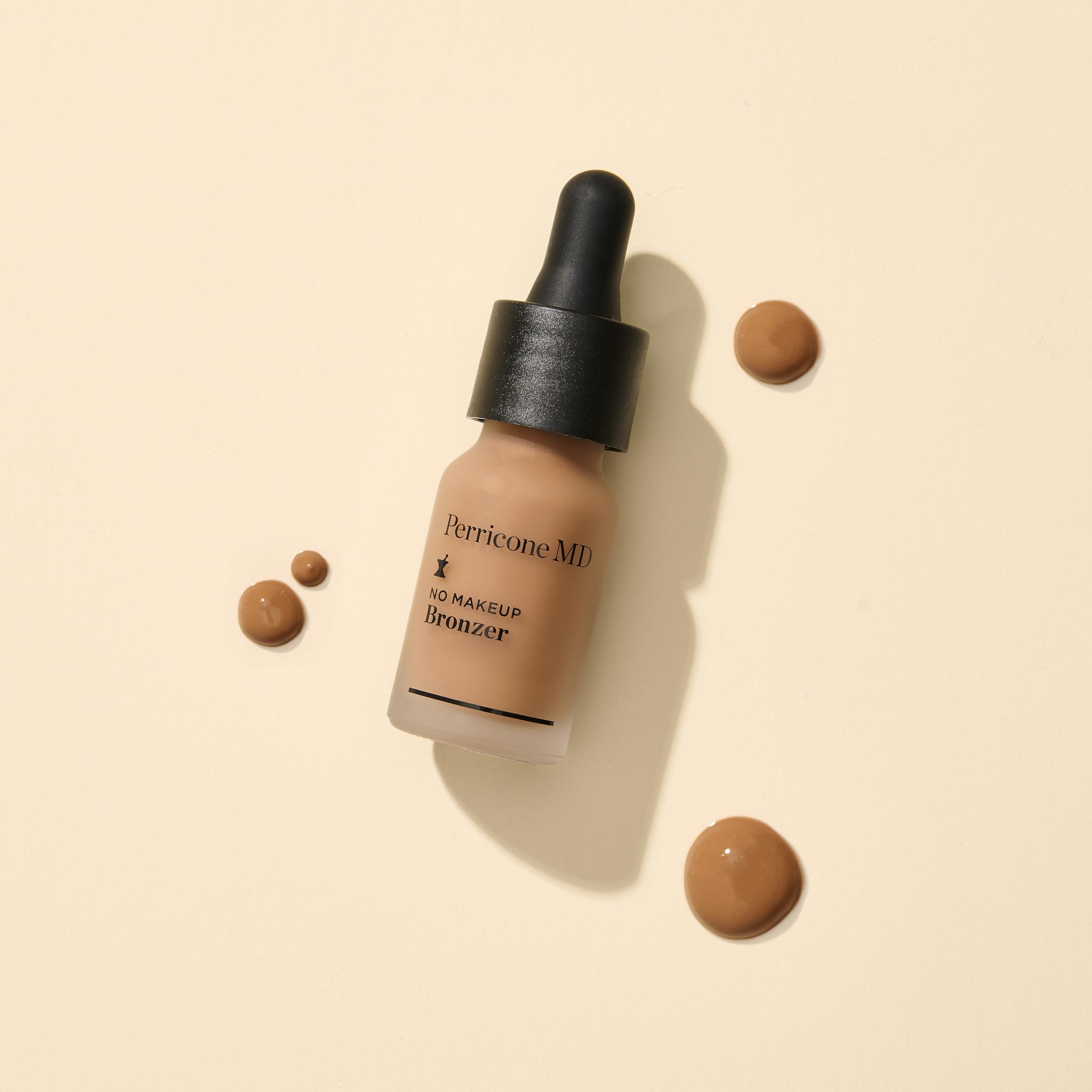 Perricone MD Bronzer Sans Maquillage — application lisse qui fond sans traces.