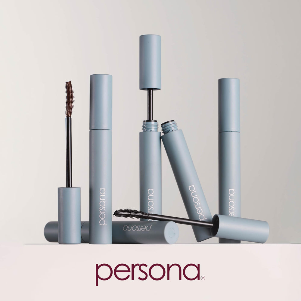 Mascara PERSONA met en valeur les cils avec une définition nette.