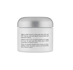 Pharmagel DN-24 Hydracrème montre une peau visiblement radieuse après application.