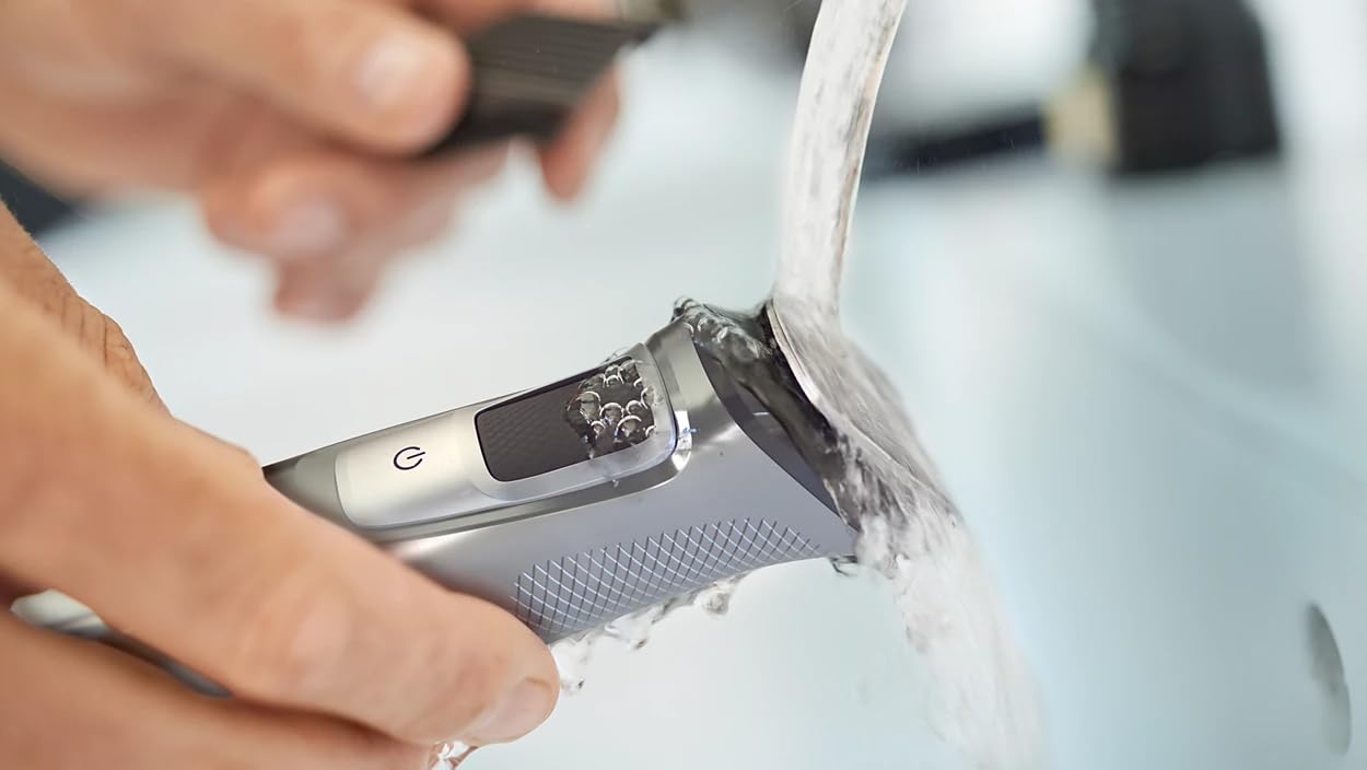 Philips Norelco Multi Groomer 8000 – poignée ergonomique pour un contrôle optimal.