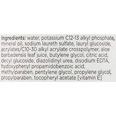 Mousse légère du nettoyant Phisoderm sur le visage, sensation douce.