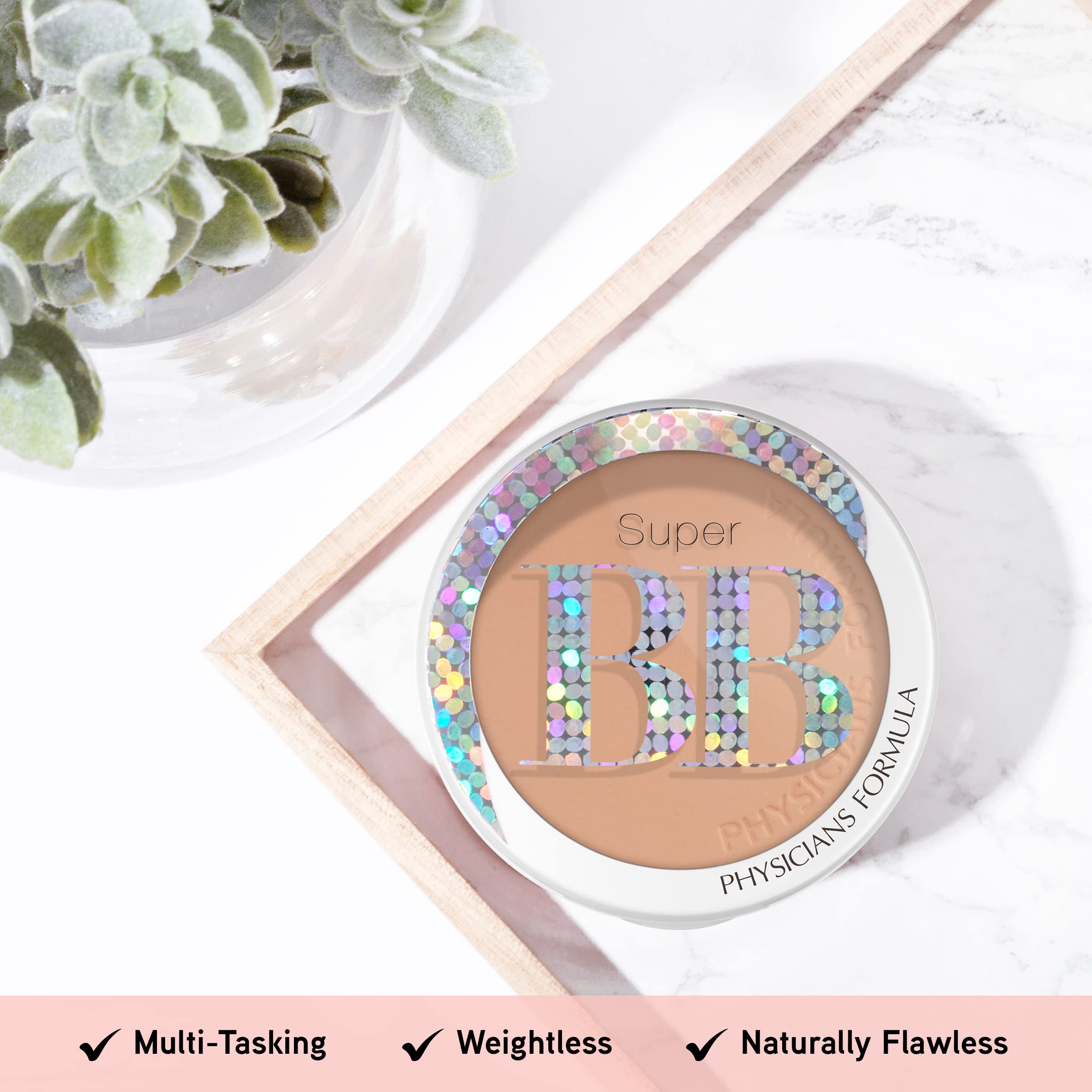 Physicians Formula Super BB Cream application au doigt pour fini fluide.