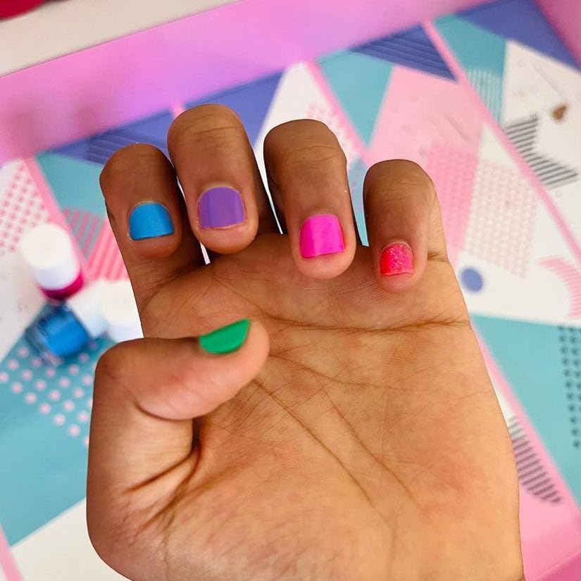 Démaquillant doux pour enfants pour retirer facilement le vernis.