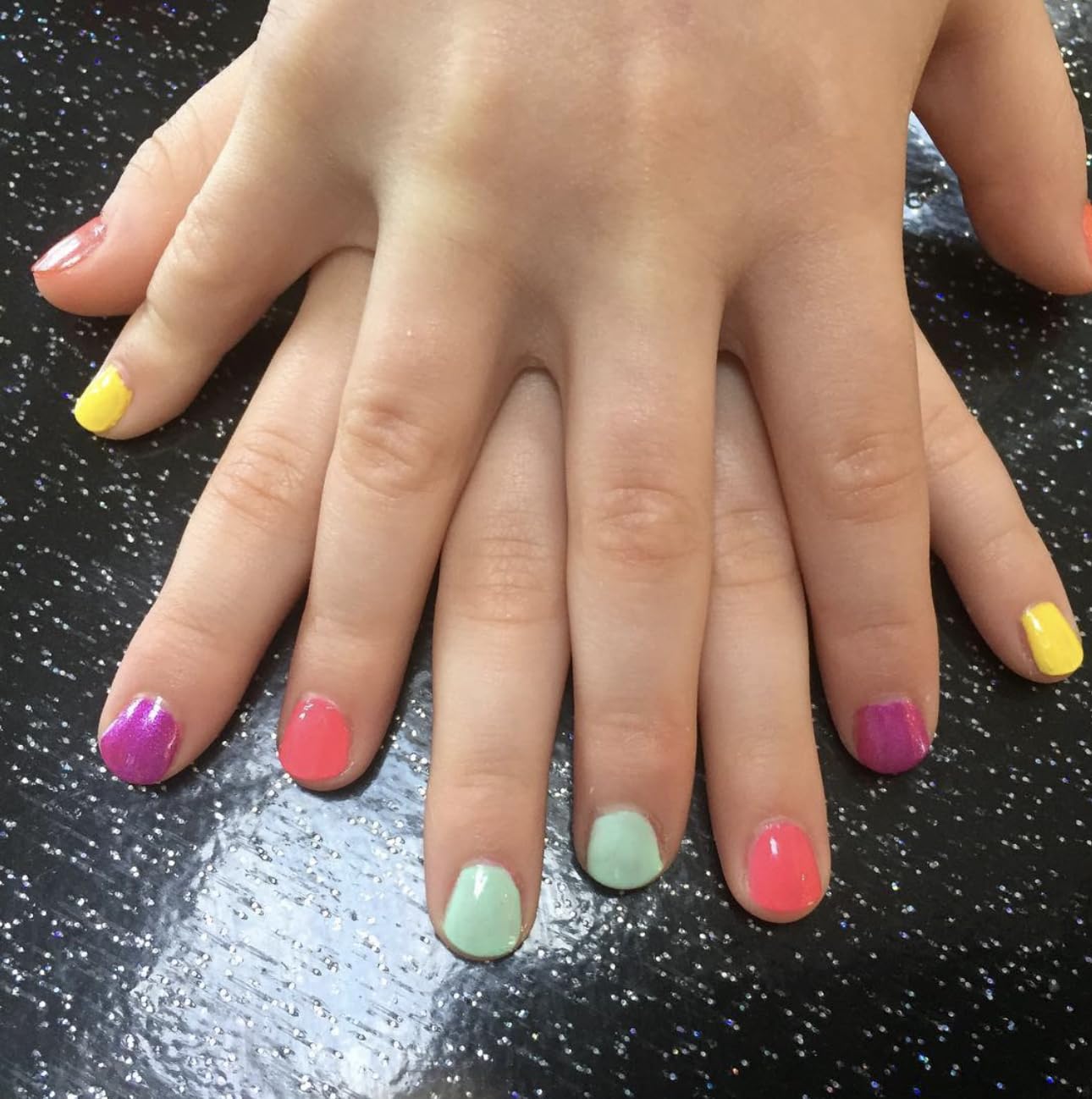 Vernis peu odorant, idéal pour les sessions créatives à domicile