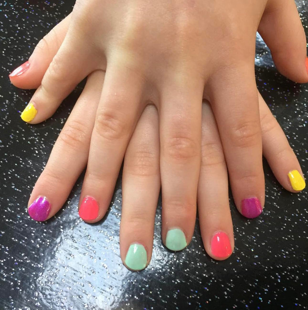 Vernis peu odorant, idéal pour les sessions créatives à domicile
