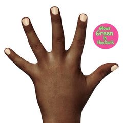 Piggy Paint sur ongles d'enfant, application douce.