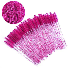 Brosse jetable Pimoys pour cils, hygiénique et pratique pour un maquillage précis.