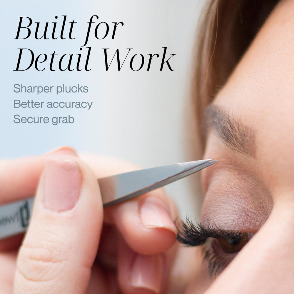 Pinces-sourcils guru – rangement portable dans le sac beauté pour retouches rapides.