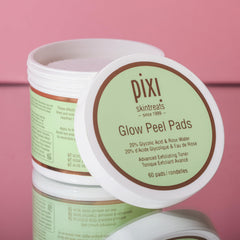 Pixi Glow Peel Pads : vue rapprochée de la concentration glycolique pour l'éclat.