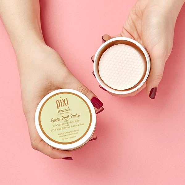 Pixi Glow Peel Pads : vue texture exfoliante révélant l'efficacité de l'exfoliation.