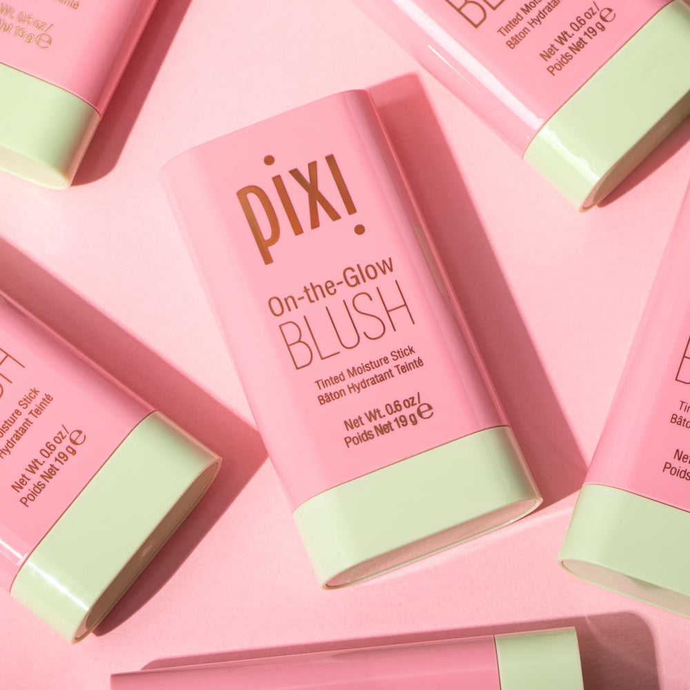 Pixi On-the-Glow Blush Fleur – application sur joues et lèvres pour un teint unifié.