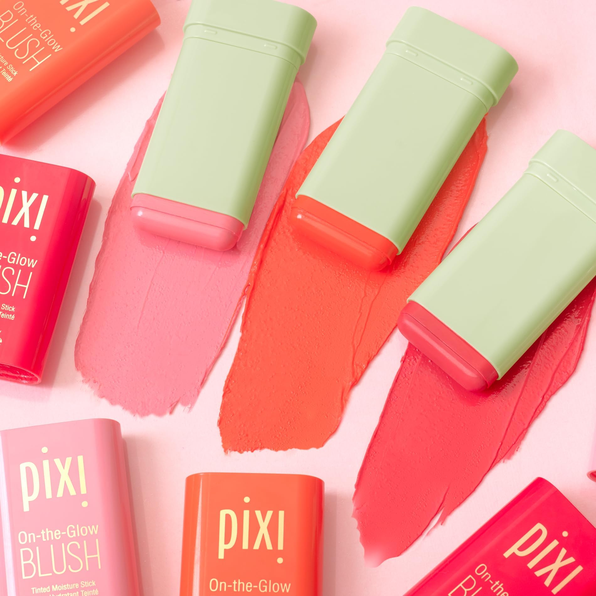 Pixi On-the-Glow Blush Fleur – format 19 g pratique pour le voyage.