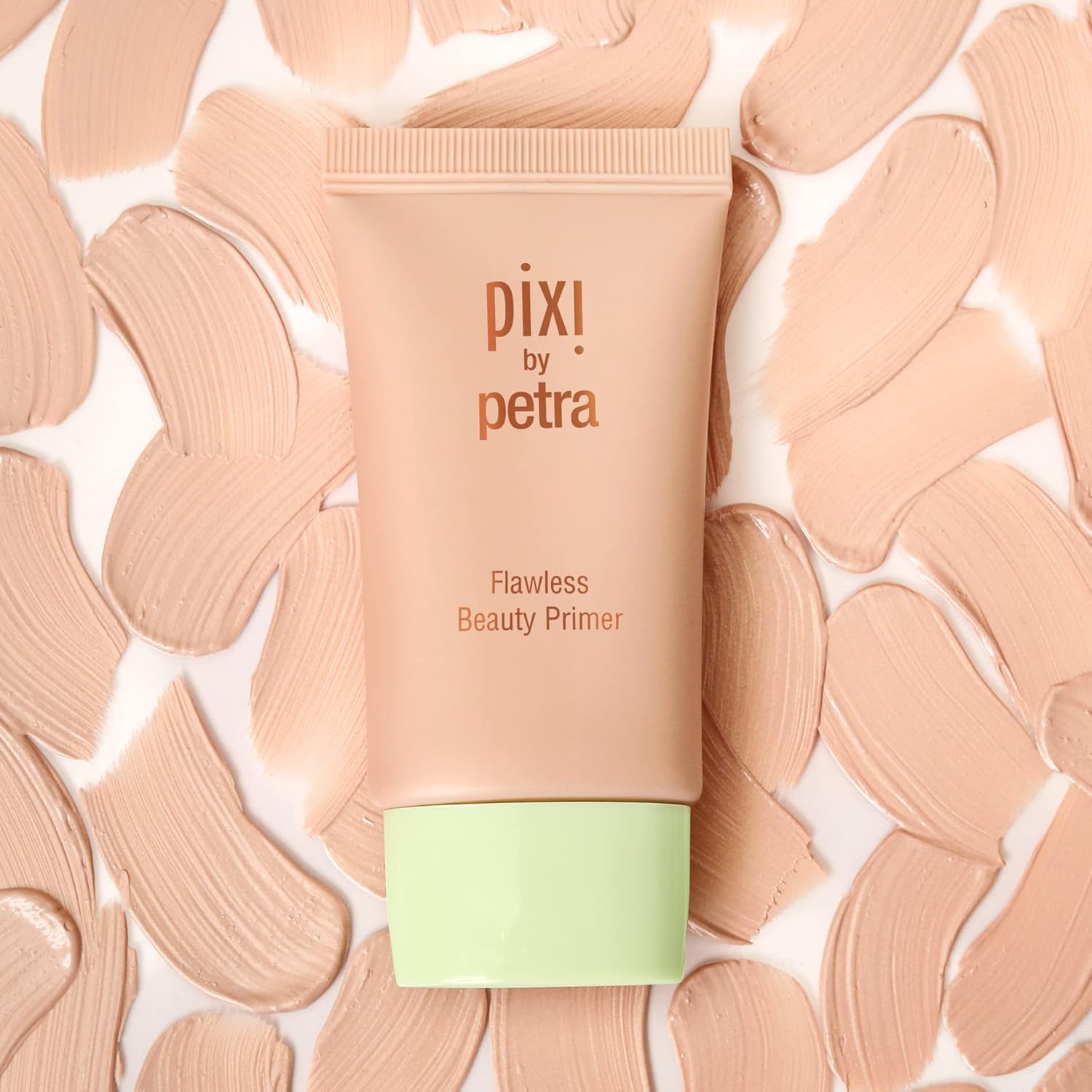 Texture légère Pixi offrant une lueur subtile au visage.