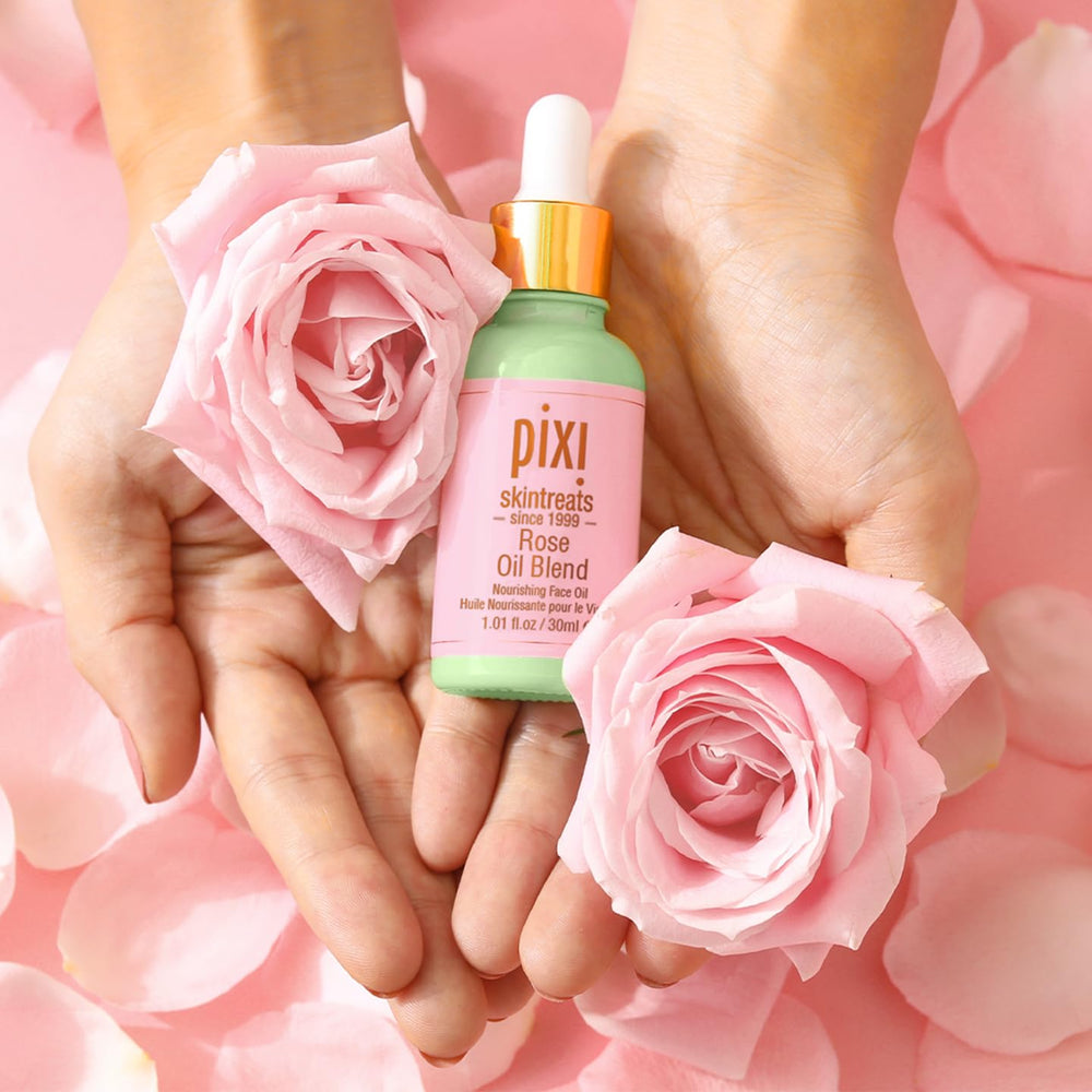Pixi Rose Oil Blend : compte-gouttes facilitant une application précise.