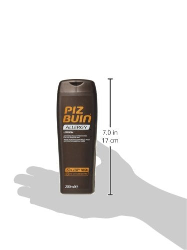 Utilisation en plein air avec Piz Buin Allergy Lotion SPF50+ pour protéger la peau.