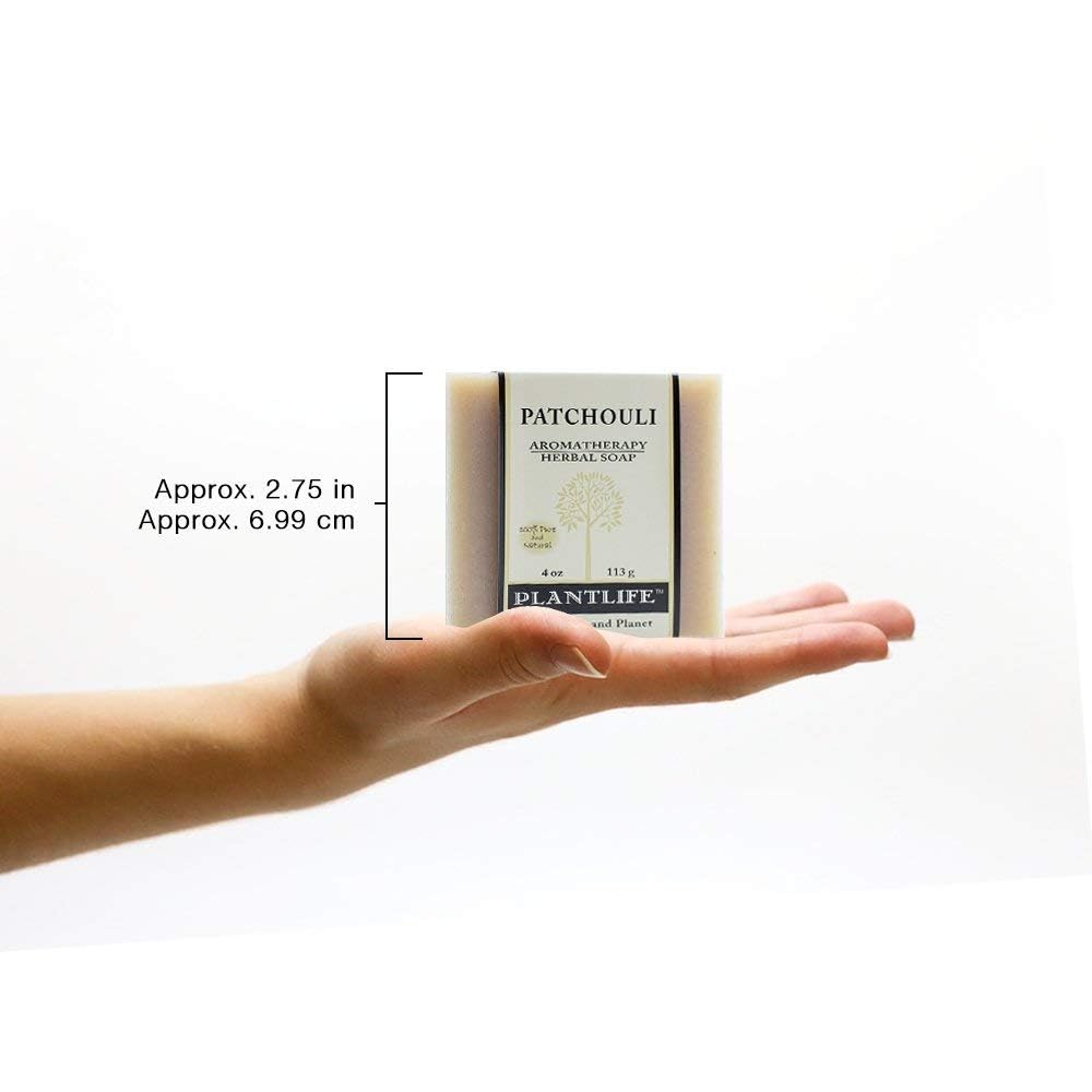 Douceur et hydratation sur peau grâce au savon Patchouli Plantlife.