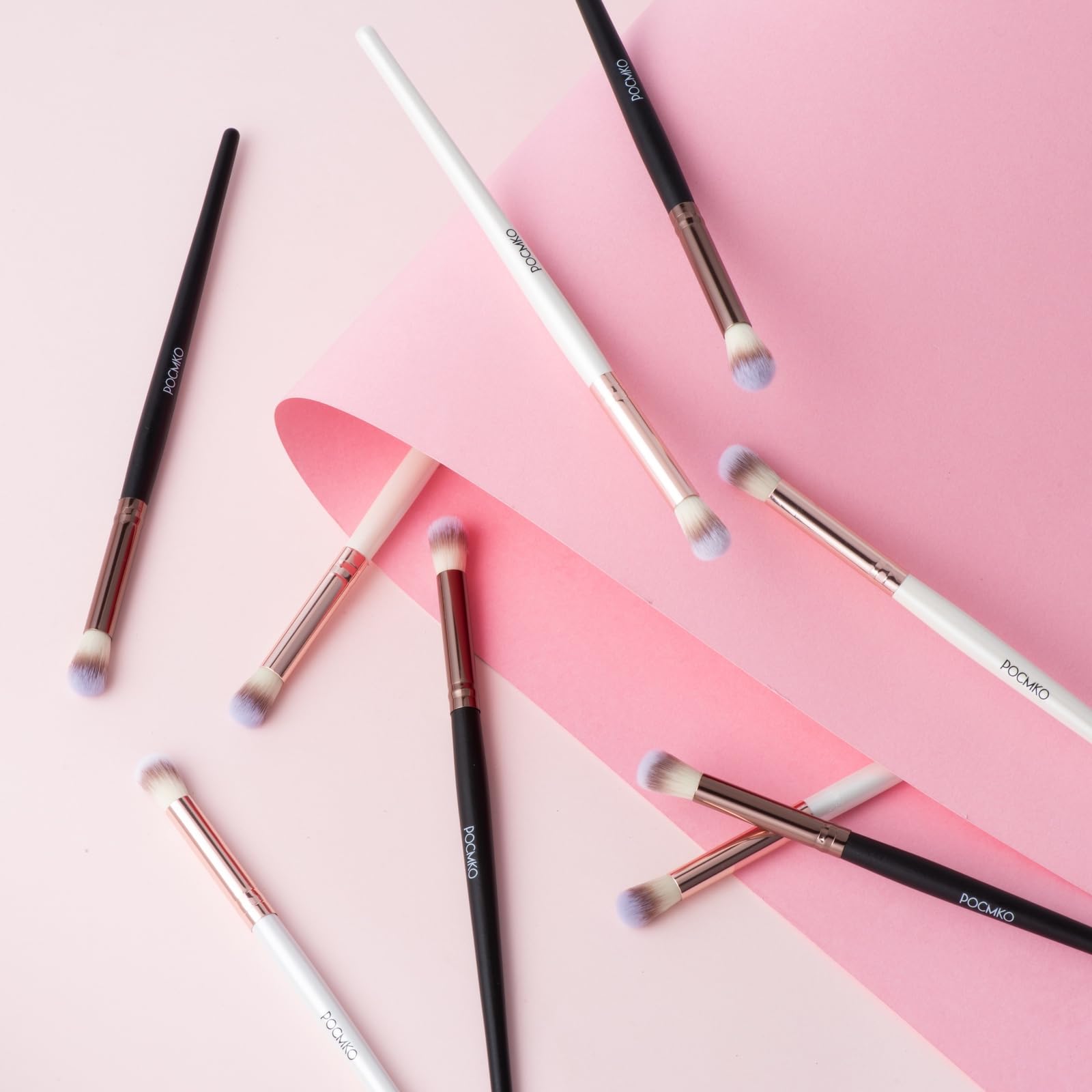 POCMKO brosse nettoyage cils extension utilisée en salon professionnel