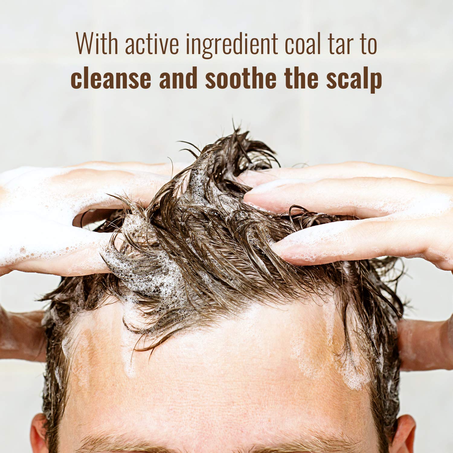Polytar application-shampoing-cuir-chevelu: démonstration d'utilisation.