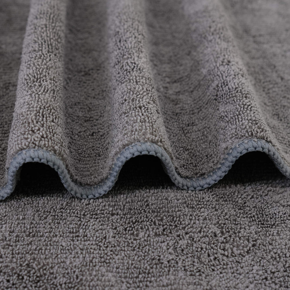 POLYTE microfibre double-pile: séchage rapide et efficacité sans frisottis.