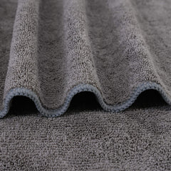 POLYTE microfibre double-pile: séchage rapide et efficacité sans frisottis.