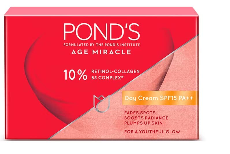 POND'S Age Miracle Jour massage visage facilite l'absorption et l'éveil de la peau.