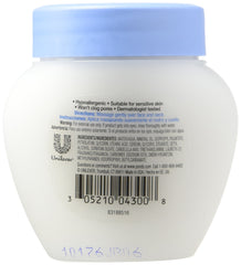 Texture riche de la crème Pond's qui pénètre rapidement pour une peau douce.