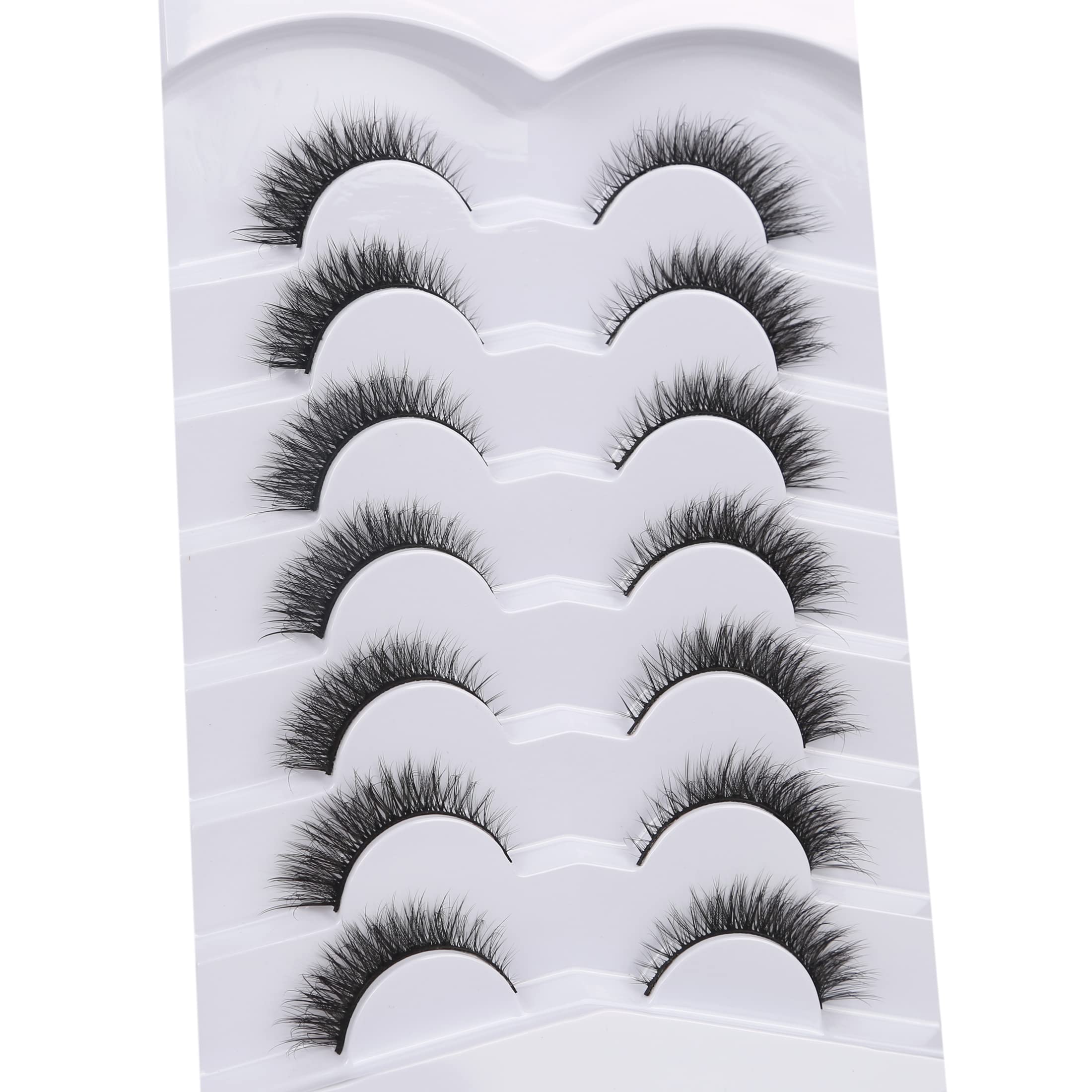 Pooplunch cils 8D – effet œil-de-chat sur le coin externe pour un regard plus vivant.