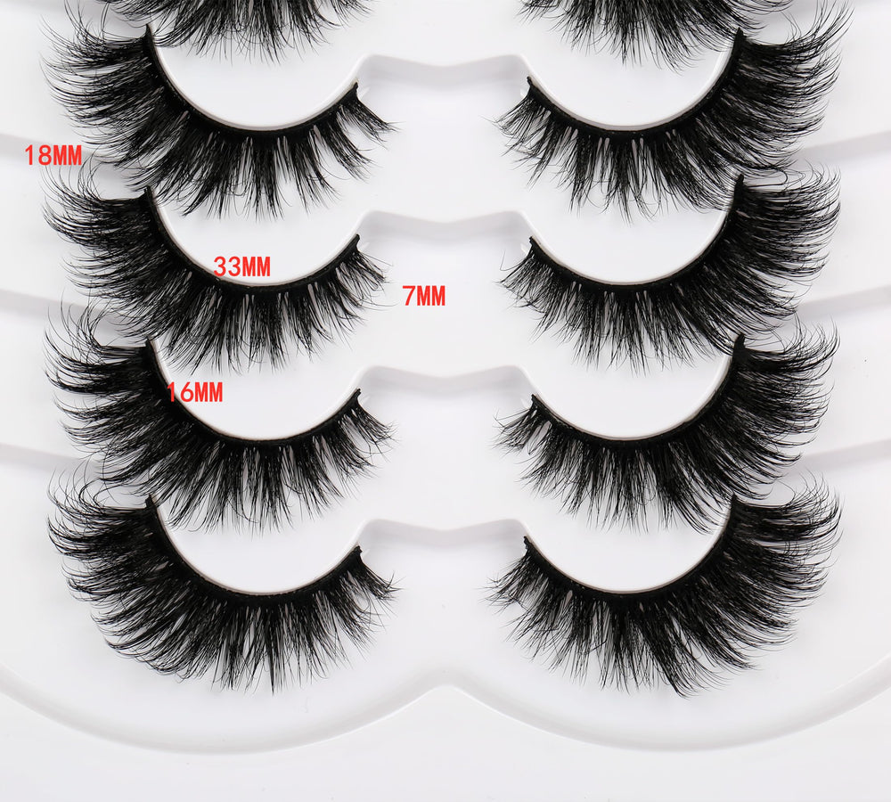 Pooplunch cils 8D effet plume – douceur légère pour un look aérien.