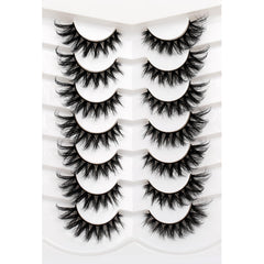 Pooplunch cils 8D soie, regard chat croisé pour un effet allongé.