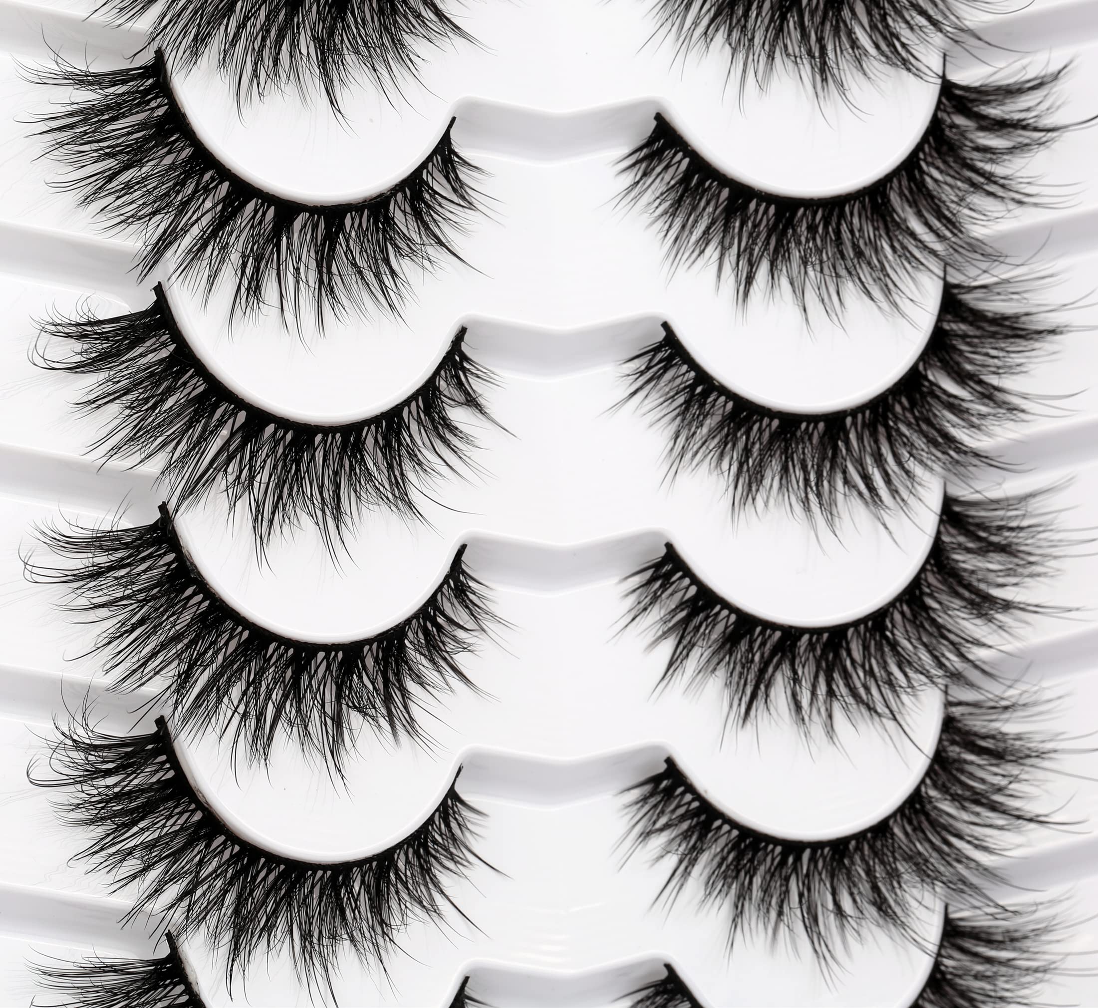 Pooplunch cils criss-cross pour un volume voyant.