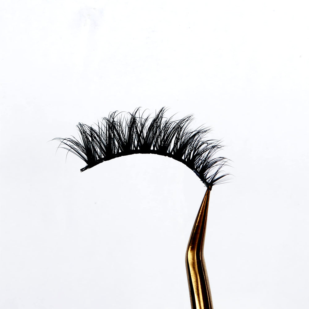 Cils Pooplunch croisés pour un regard ouvert et subtil