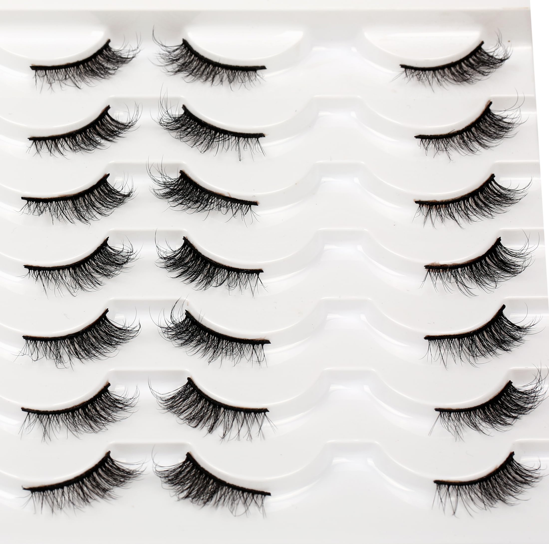Pooplunch cils demi-cat-eye accentuant subtilement le regard.