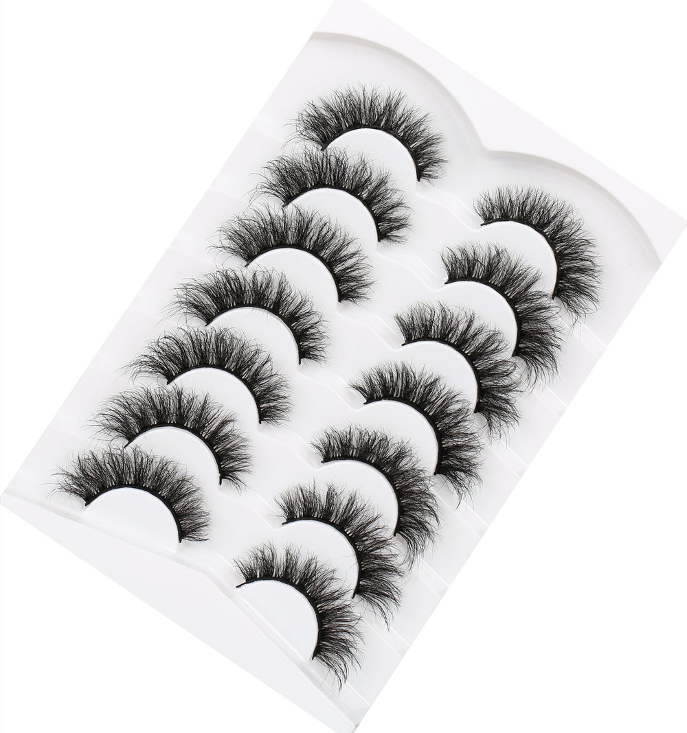 Pooplunch cils fibres croisées apportent volume multi-couches et définition chic.