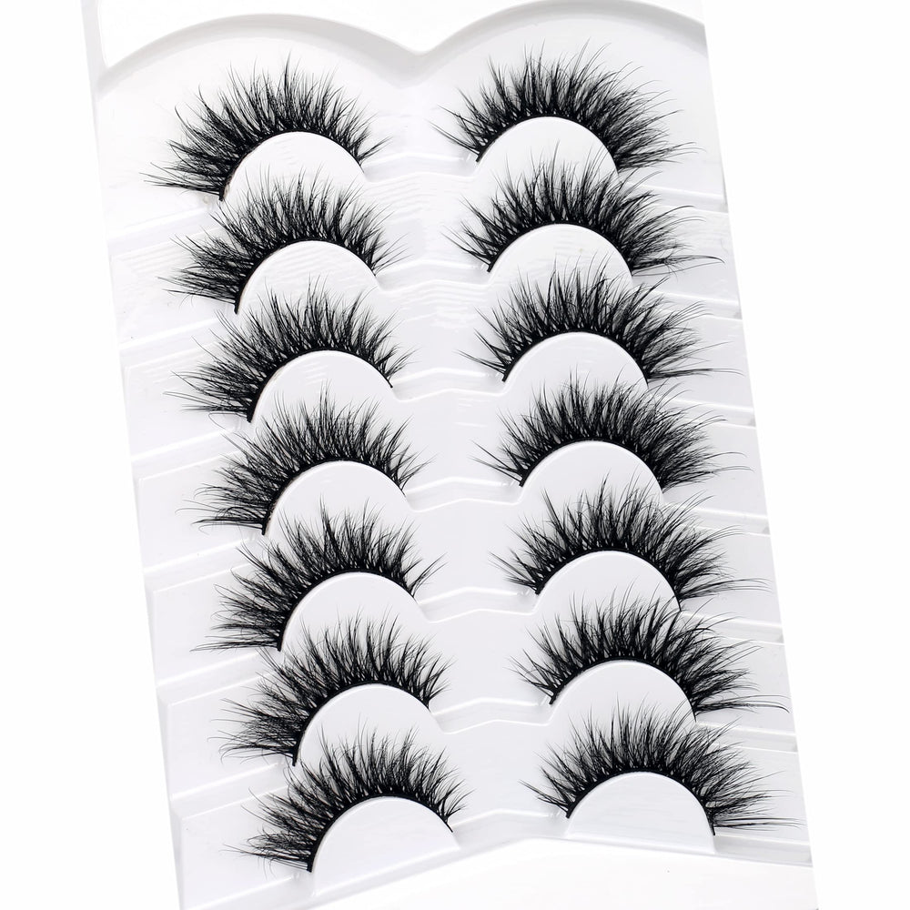 Pooplunch Cils regard intense: ambiance glamour pour soirée.